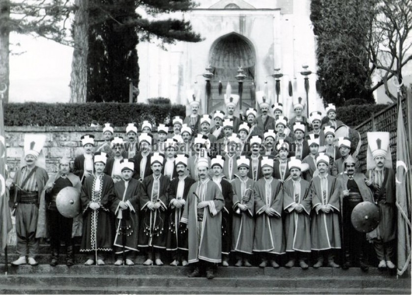 Yeşil Türbe önünde Bursa Mehter Takımı, 1960'lı yıllar