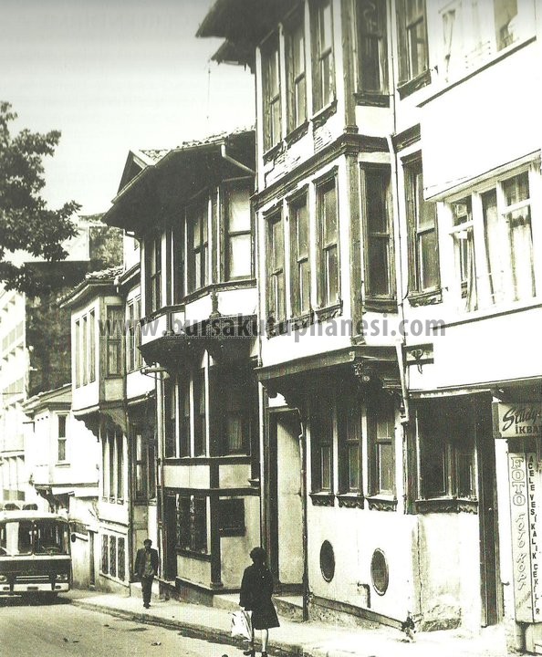 Maksem bayırı Lal Otel ve aşağıda postane köşesi