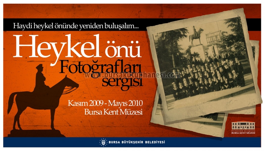 Heykel önü fotoğraf sergisi