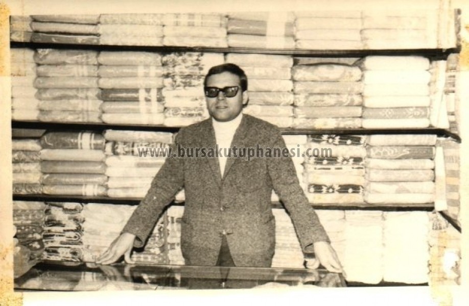 Belediye sıra dükkanlarında Erdinç ÇELiKKOL Havlu mağazasında.