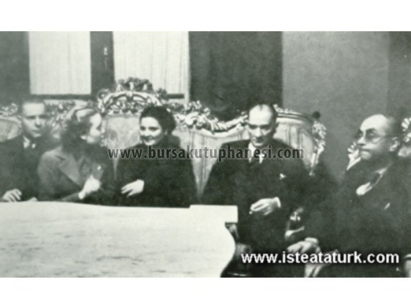 Atatürk ve Bursa- Halkevinde yapılan Bursa'lılar gecesinde. (26 Mart 1937)