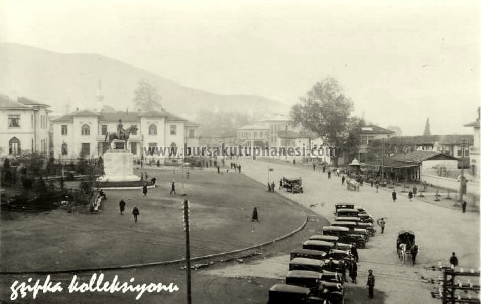 Atatürk caddesi- Heykel- Valilik