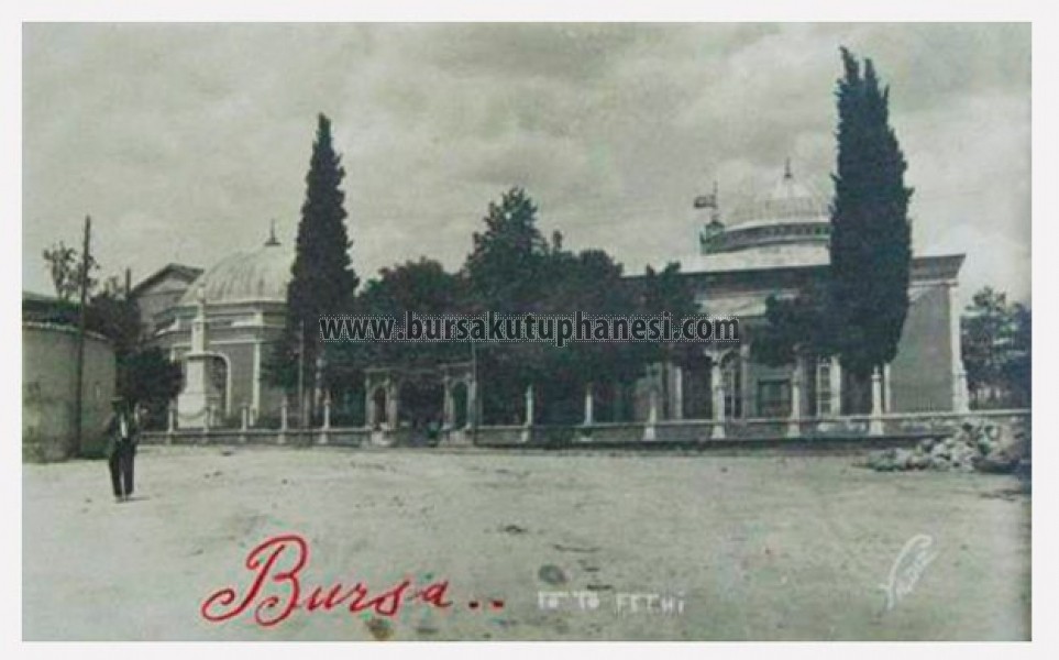 Tophane girişi, Osman Gaz, ve Orhan Gazi türbeleri.