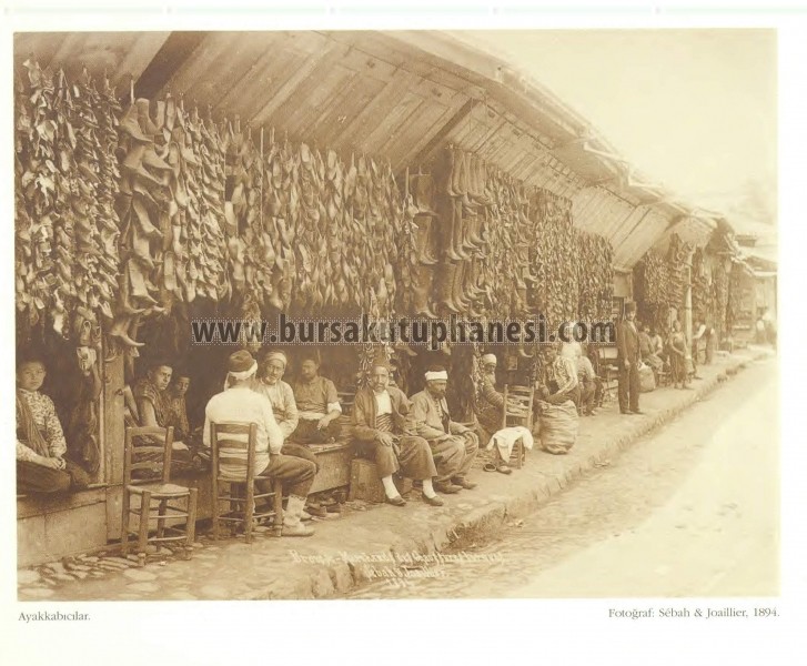 Ayakkabıcılar. Fot. Sebah ve Joaillier, 1894.