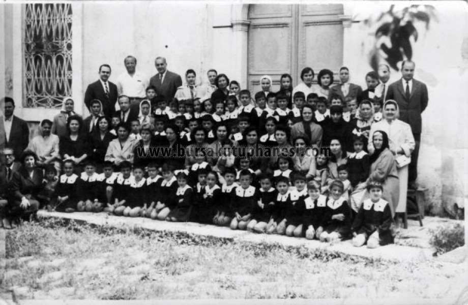 Setbaşı İlkokulu yıl 1962 Mefharet İnal'ın son mezunları (İrfan İşgör)