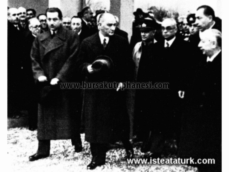Atatürk ve Bursa-Sümerbank Merinos Fabrikası'nın açılışına gelirken. (02 Şubat 1938)