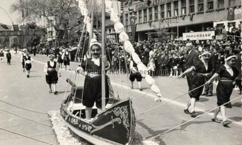 Atatürk Caddesi 23 Nisan Törenleri