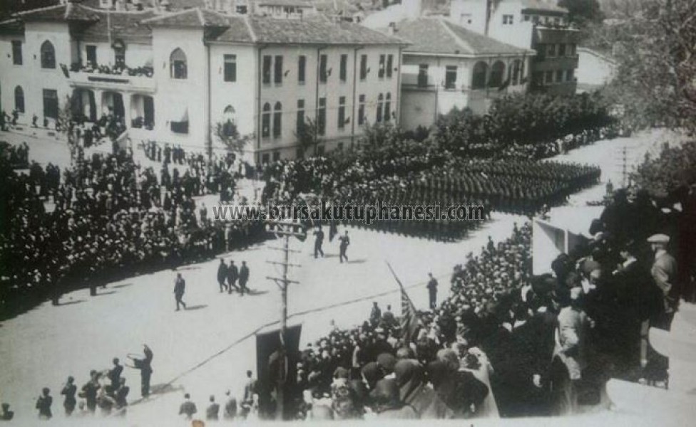 1944 YILI BİR BAYRAM. YILDIRIM SÖĞÜT.