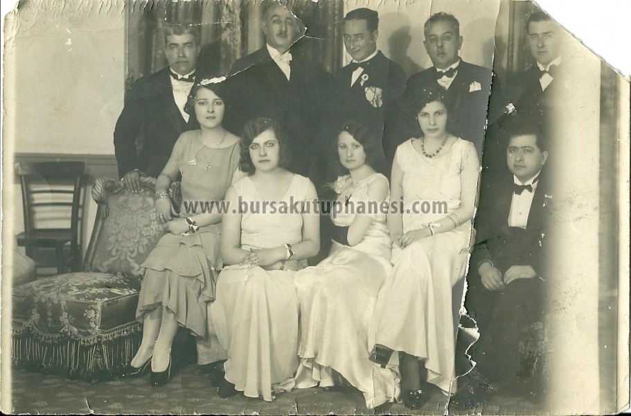 Bursa- bir Balo gecesi-İkinci sıra sağ başta Tayyar Akkeskin,3 üncü Saim Altıok,ilk sıra sağdan 3 üncü Şahsine Altıok-1937-38