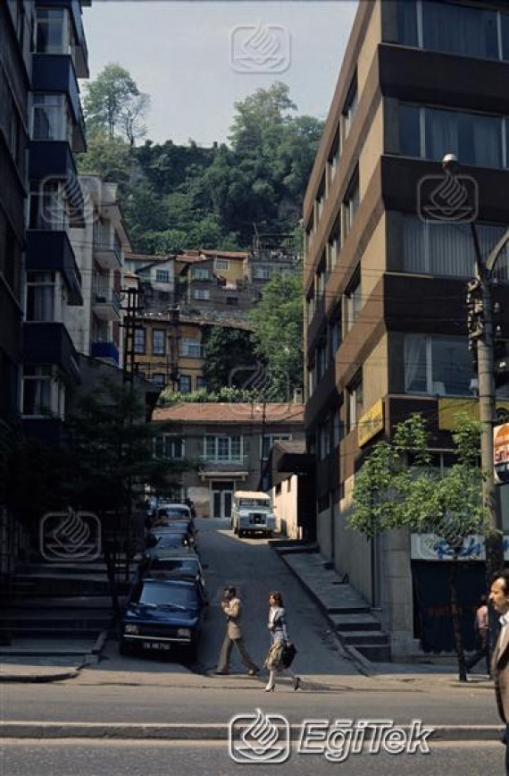 bir sokak,1983