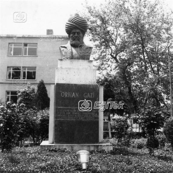 Orhan Gazi Anıtı, 1982