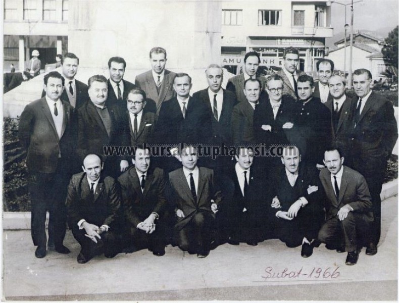 Adliye mensupları Heykel Önünde...(Şubat 1966) 