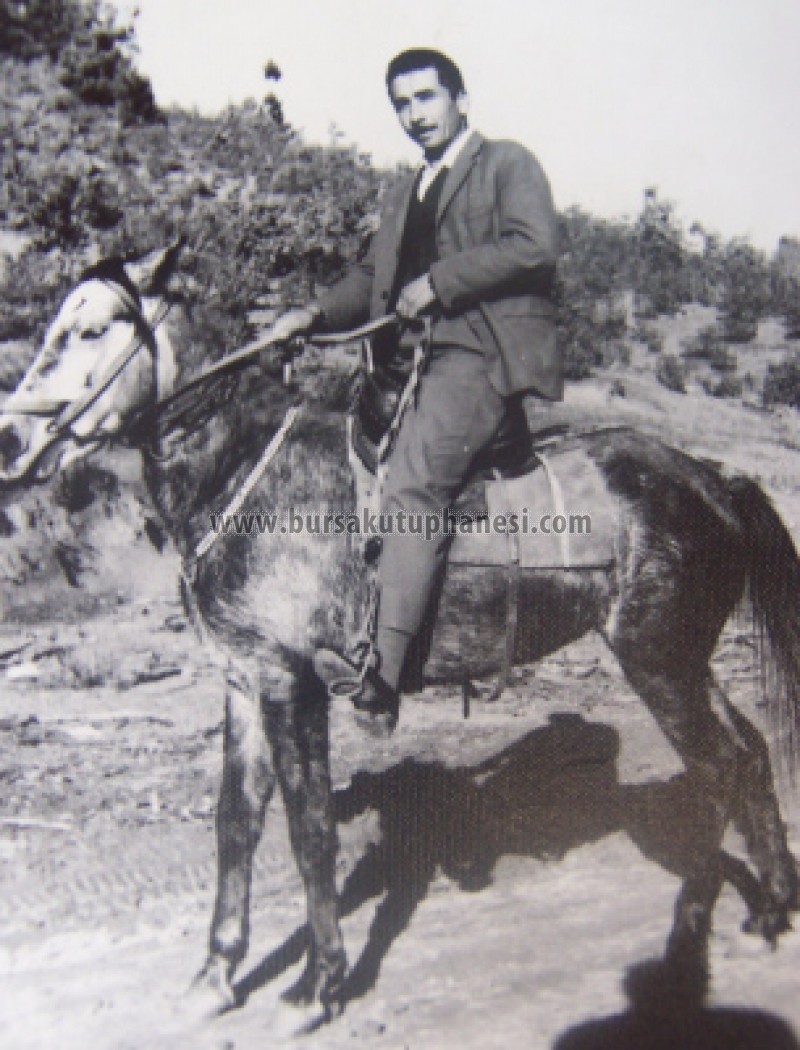 Baraklı Köyü atlı genç