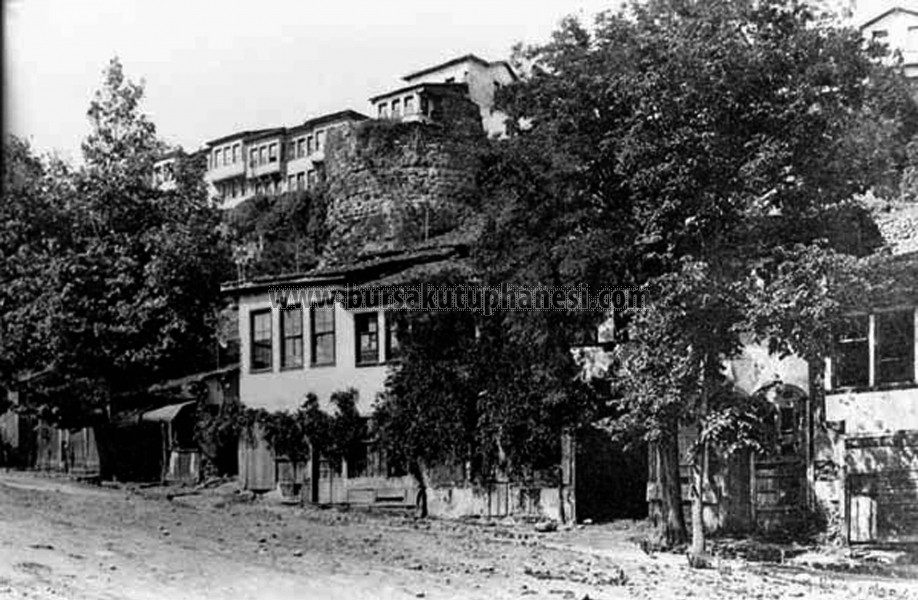 Tophane'nin alt caddesi.