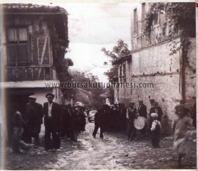Eski Bursa sokaklarından bir görüntü.