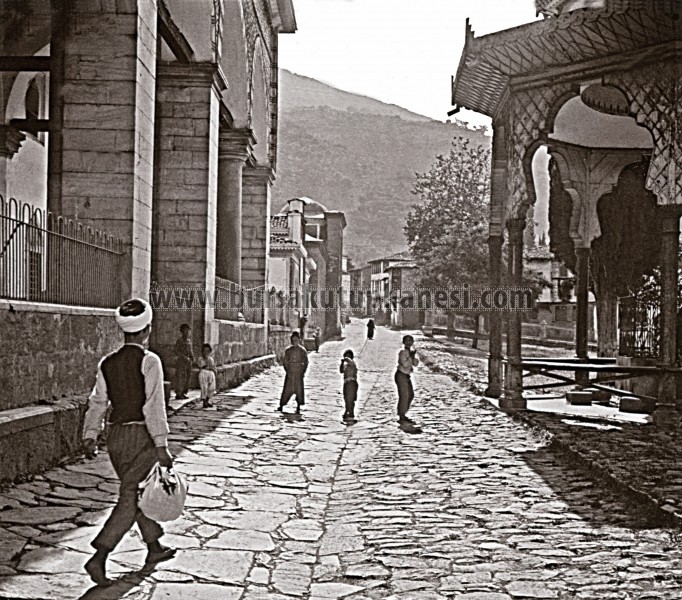 Muradiye Camii önü