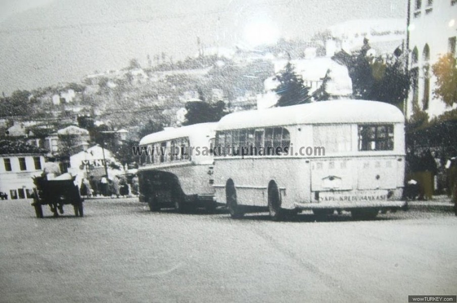 Heykel'de otobüsler.