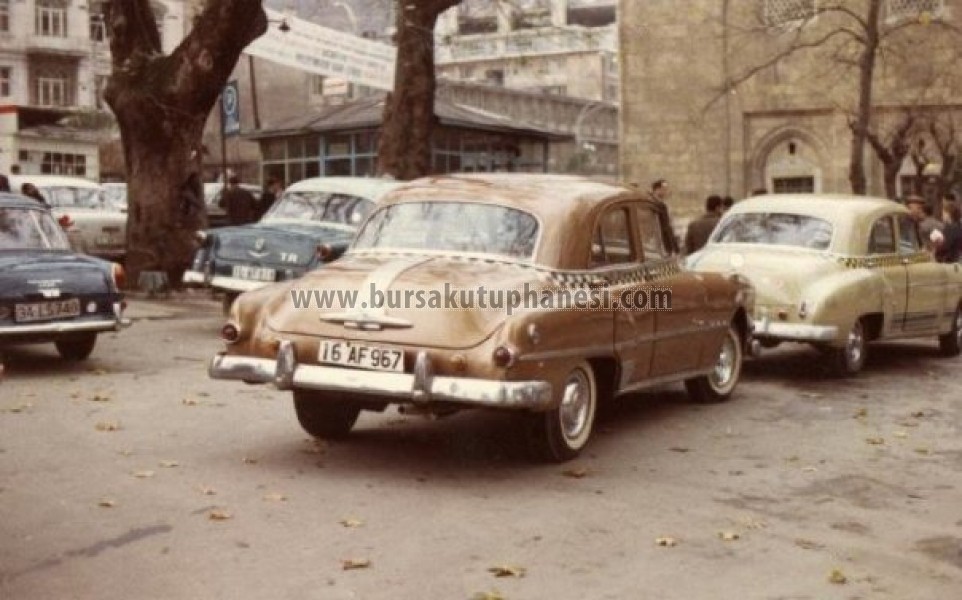 Ulucamii doğusunda dolmuşlar.