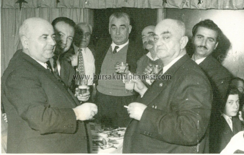 Kamil-Koc-karsida-ortada-ve-Osman-Ege-sagda-onde