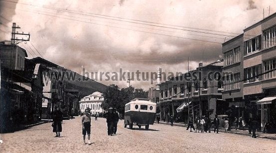 Bursa, Atatürk Caddesi.