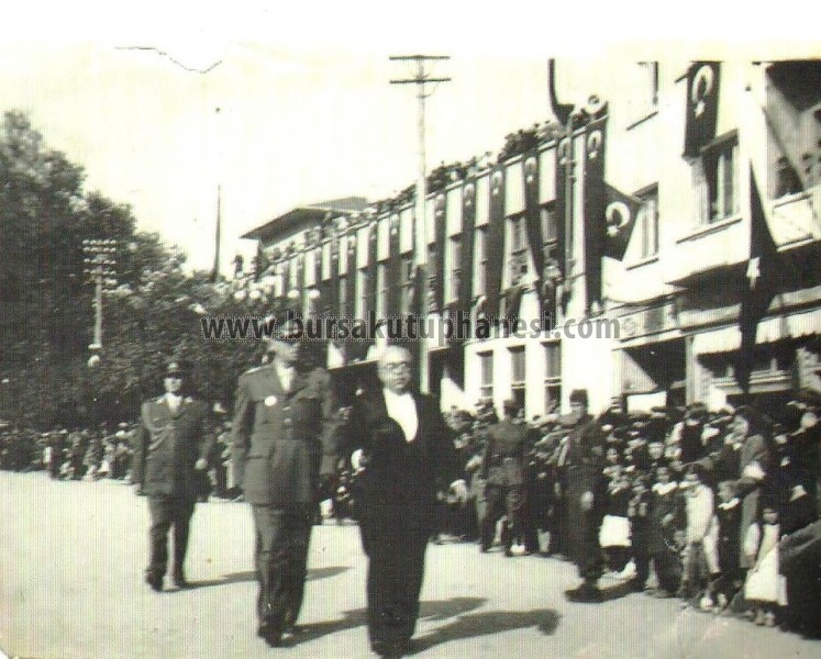 1940 Vali Haşim İşcan bir törende