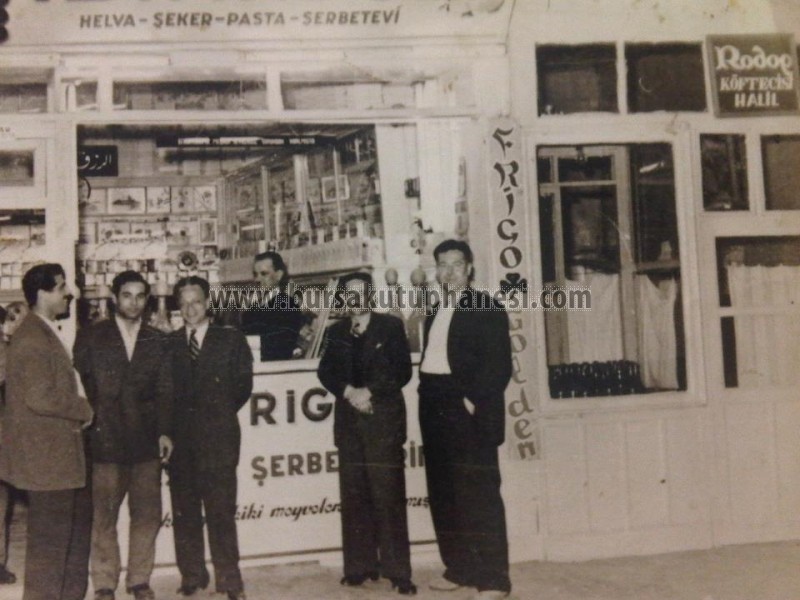 Setbaşı koprüsü üzeri sıra dükkanlar, 1946