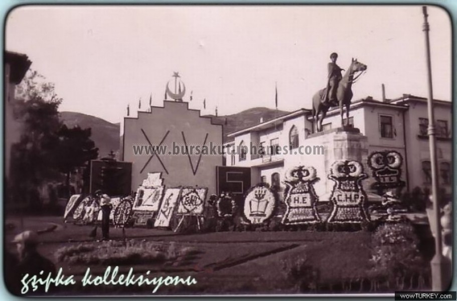 Heykel - Cumhuriyet'in 15. yılı.