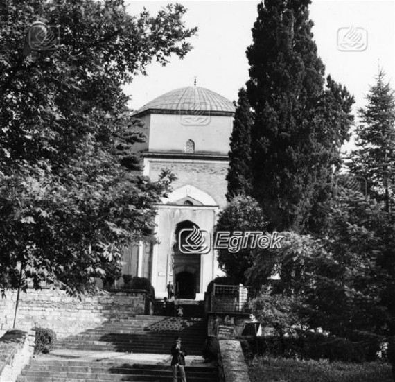 Yeşil Türbe, 1972