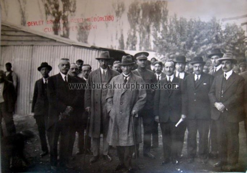 Atatürk'ün Bursa ziyareti  06.10.1925 tarihi notu düşülmüş 