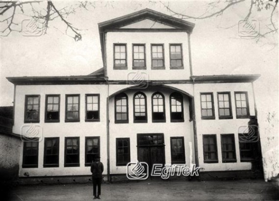 Bir Okul binası dış görünümü, 1926