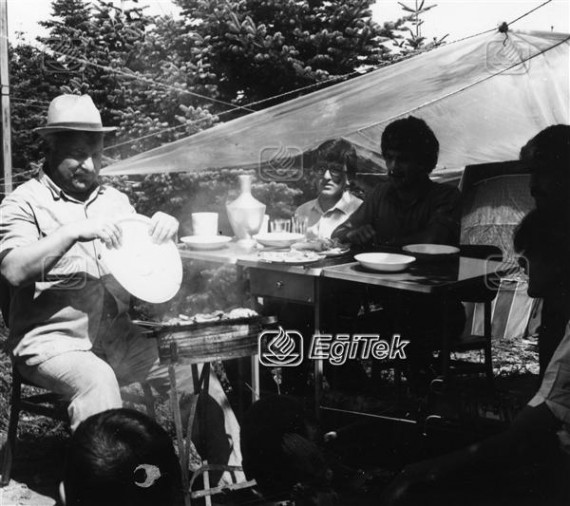 Uludağ'da Piknik Yapanlar mangalcılar, 1983