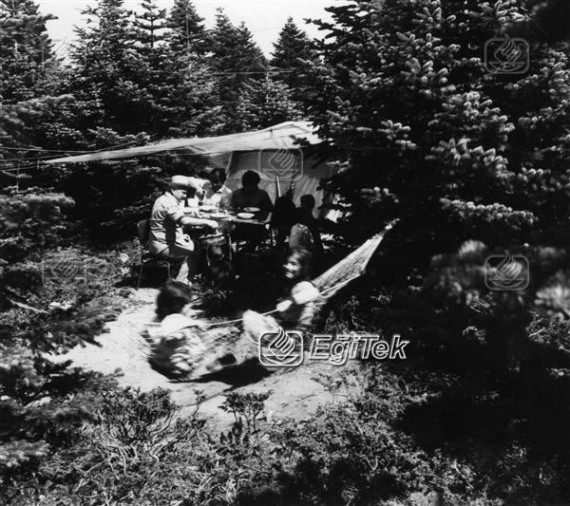 Uludağ'da Piknik Yapanlar dere kenarı 1983