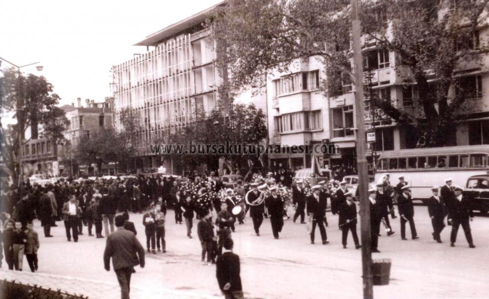 Dr.Tahir alyanak cenaze töreni 1967 (İbtihal Alyanak Orhan)