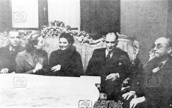 Atatürk, Halk Evinde Yapılan Bursalılar Gecesinde 1937