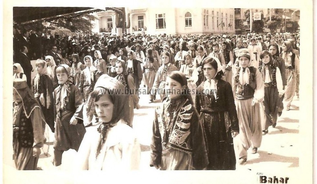 Uludağ İlkokulu tören geçidi, 1968