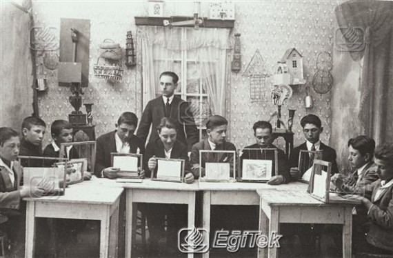 Erkek Orta Mektebi (Okulu) elişi dersi 1928