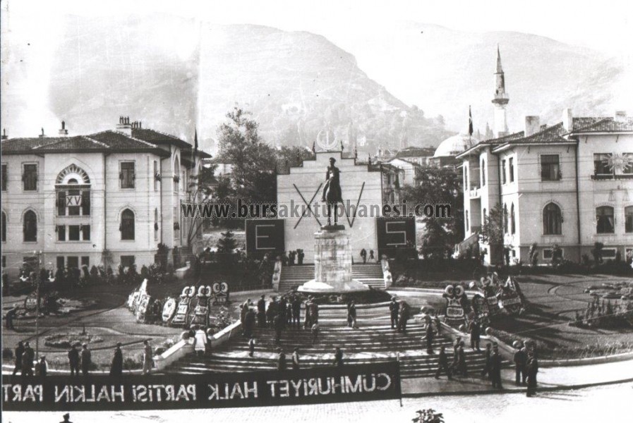 Bursa - Heykel meydanı.