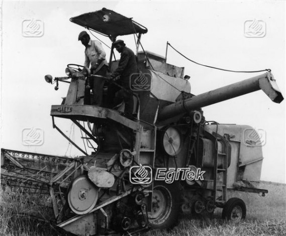 Buğdayın Biçer Döverle Toplanması-2, 1983