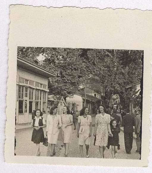 Çarşıda Bayanlar 1942