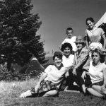 Uludağ'da kampta bir aile.