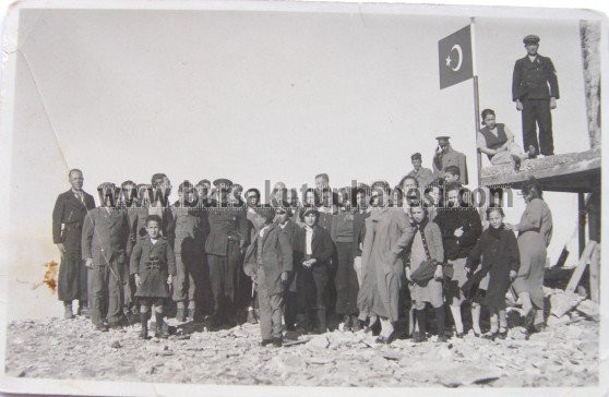 Uludağ Uçtepesi Töreninde 1936 .Fotoğrafta anneannem Nezihe Aycan annem Gönülhan San,dayım Aydın Aycan,ihsan Torol (Can San)