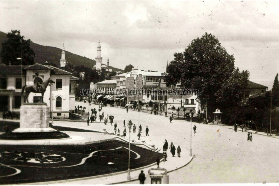 Atatürk caddesi- Heykel- Valilik