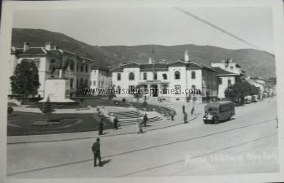 Atatürk caddesi- Heykel