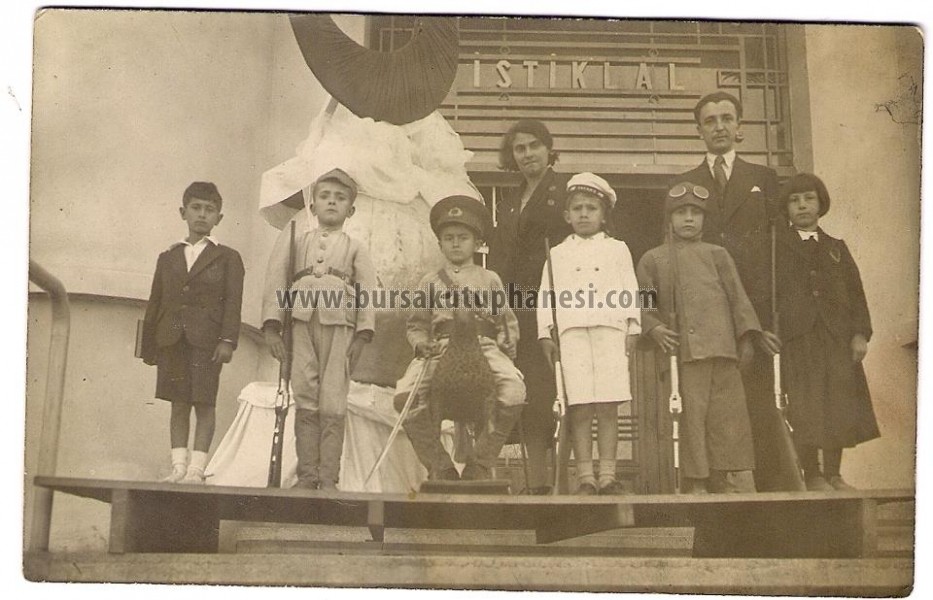 1934-35 yılı 23 nisan müsameresi - Cavit Uzel 