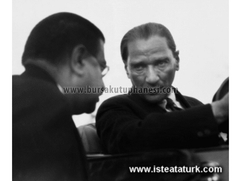Atatürk ve Bursa- Atatürk, Vali ile görüşürken. (01.10.1925)