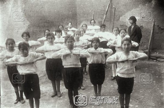 İnegöl Kız İlk Mektebi 1928