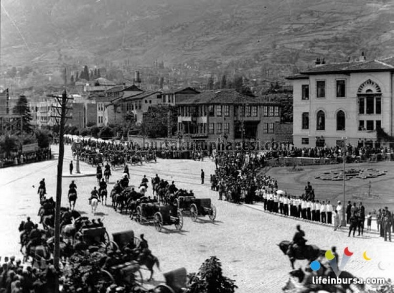 Atatürk caddesinden Setbaşı- Heykel 
