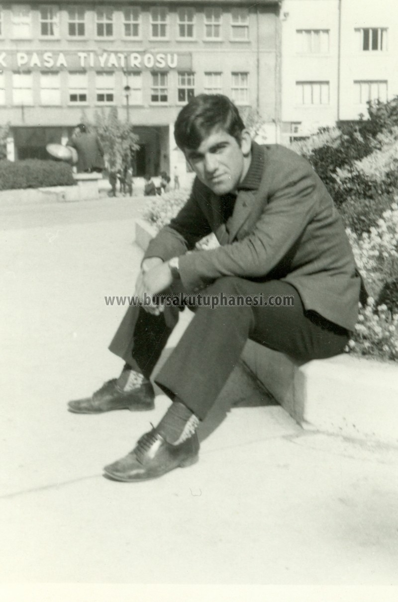 Ahmet Vefik Paşa Tiyatrosu önü