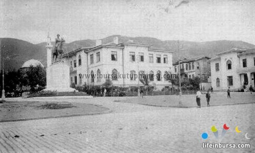 Atatürk caddesi- Heykel- Valilik
