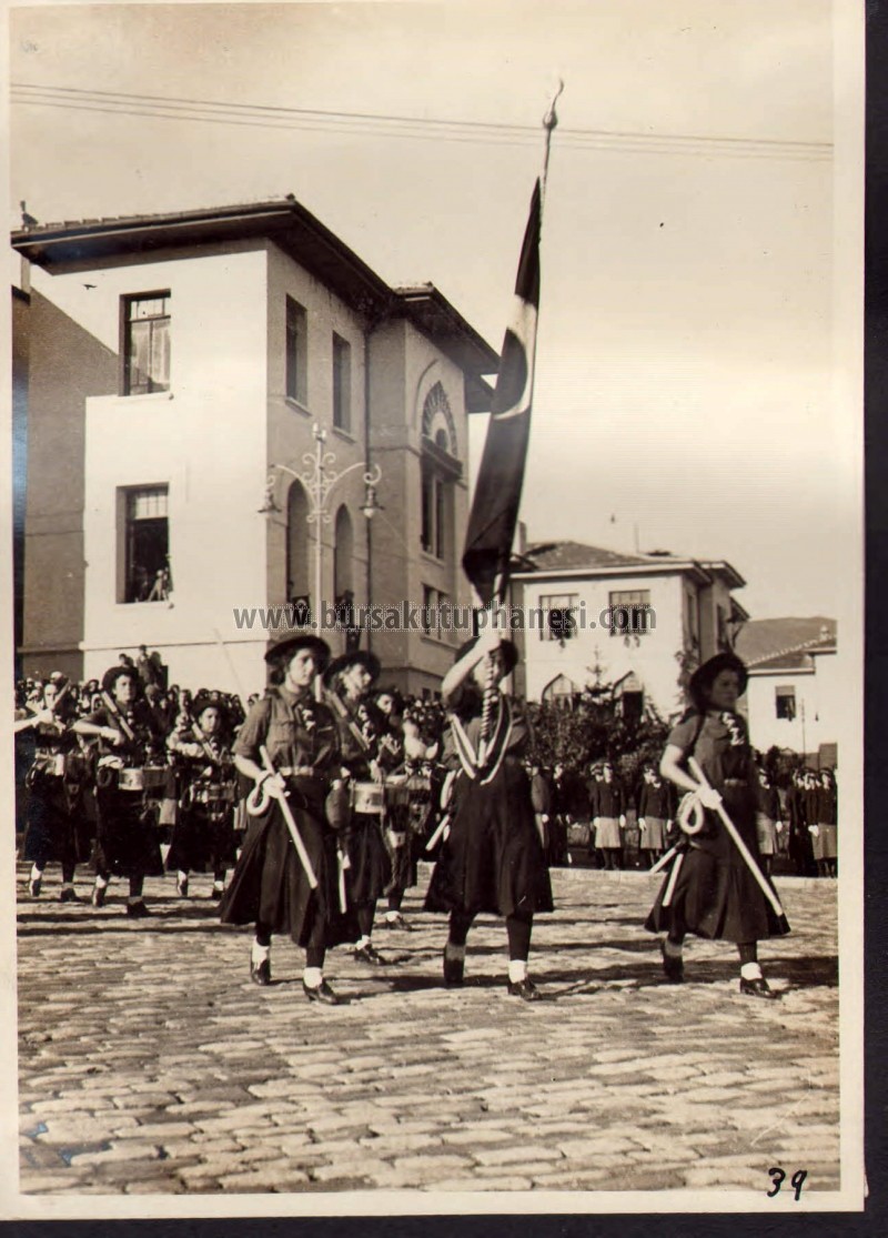 Heykel-Atatürk caddesi resmi geçid töreninden görünüm